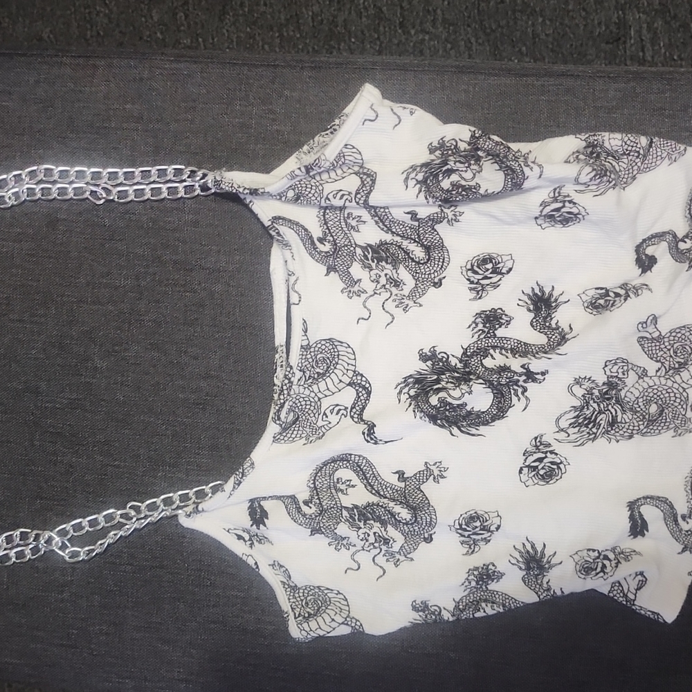 Cute chain dragon crop top - Picture 3 of 3
